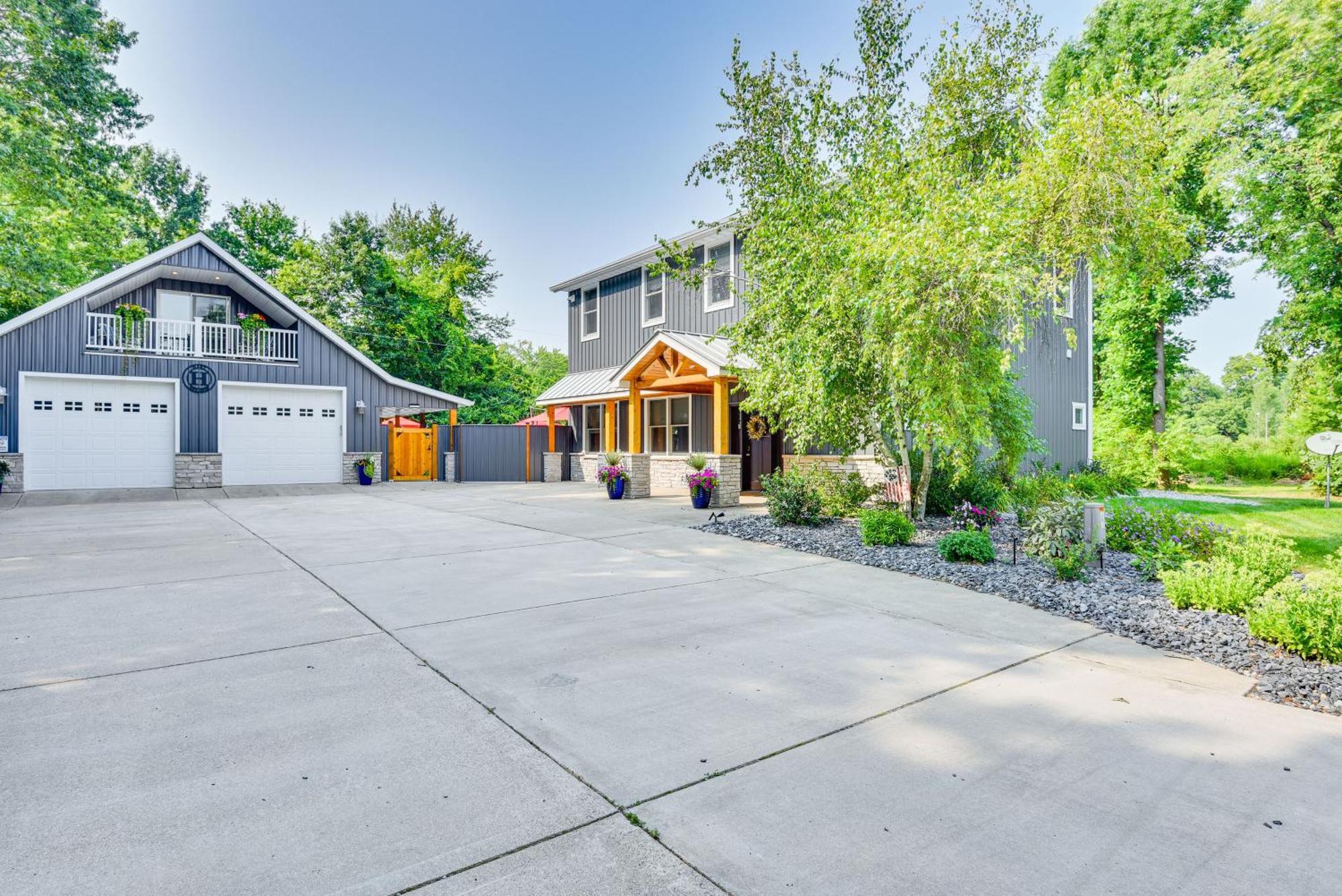 Benton Harbor Apt With Balcony And Shared Fire Pit Zewnętrze zdjęcie